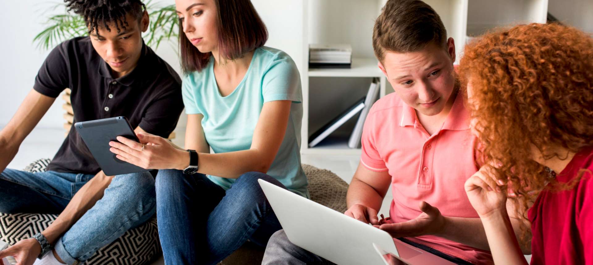 Appel à candidature : jeunes journalistes Youth4Regions octobre 2025
