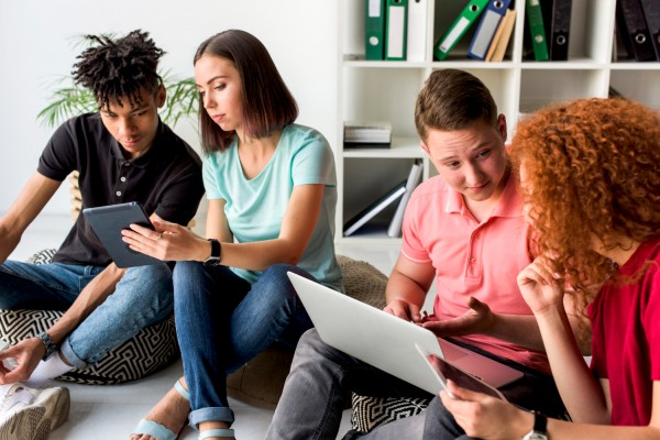 Appel à candidature : jeunes journalistes Youth4Regions octobre 2025